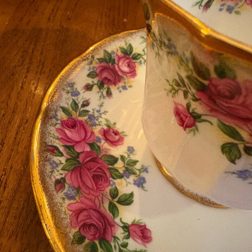 Elizabethan Fine Bone China Teacup & Saucer – Pink Roses & Gold Trim - Picture 5 of 11